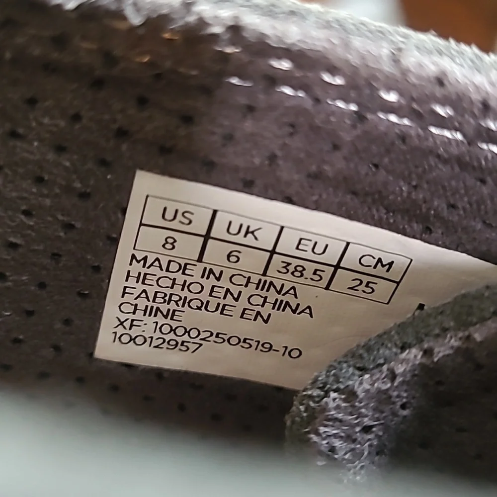 New! Toms Womens 8 Gray Suede Wedge Ankle Bootie Shoes